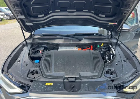 2019 Audi E-Tron Prestige из США, поврежденный, VIN WA1VAAGEXKB008179